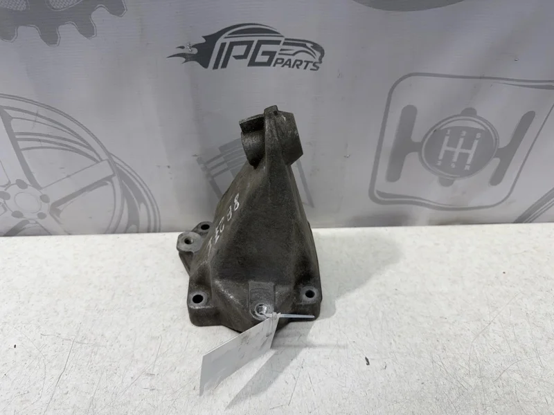 Кронштейн двигателя левый Mercedes-benz W203