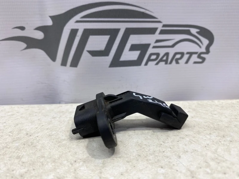 Датчик положения коленвала Mercedes-benz 2014 W246