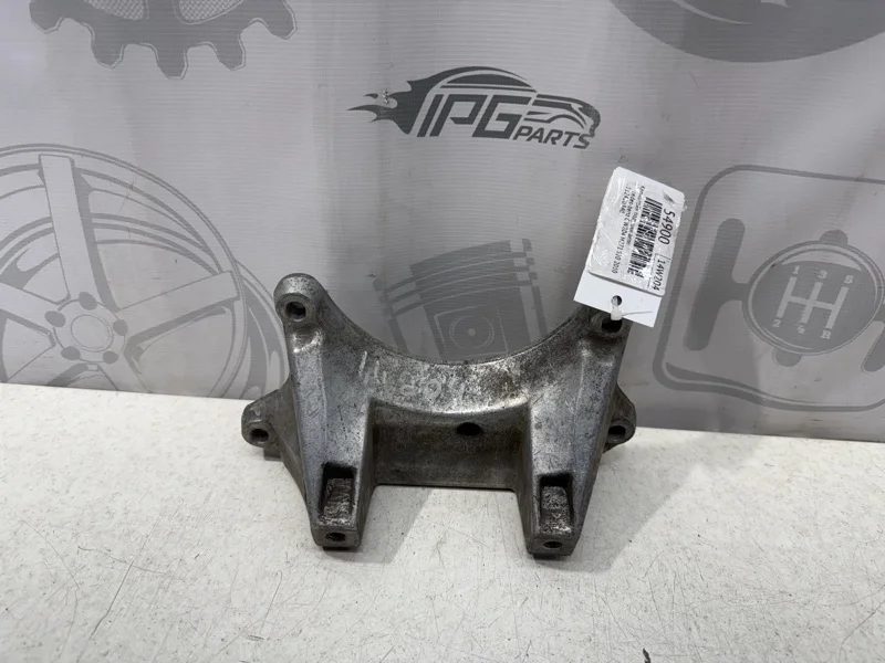 Кронштейн подушки акпп Mercedes-benz 2010 W204