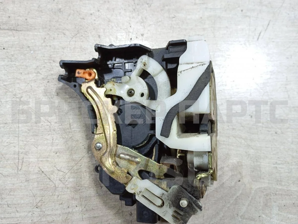 Замок двери задней Митсубиси Кольт 6  (Z20)
