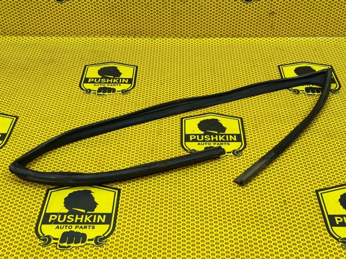 Уплотнитель стекла двери Kia Ceed 2013 82530A2000 JD G4FG, передний левый