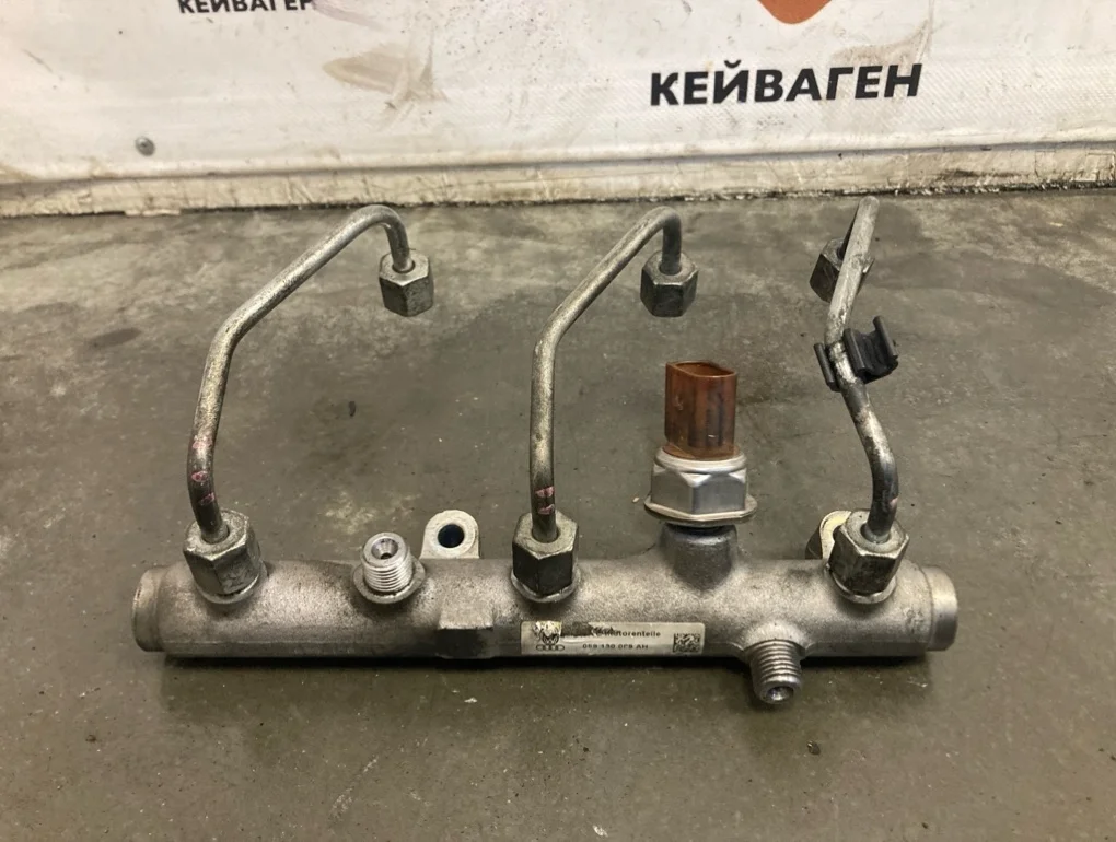 Топливная рейка Audi Q7 2008 4L