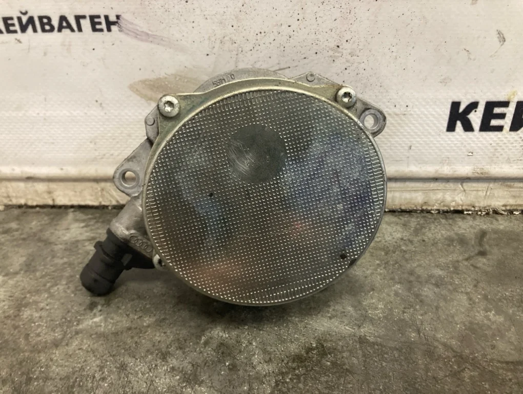 Вакуумный насос тормозов Audi Q7 2008 4L