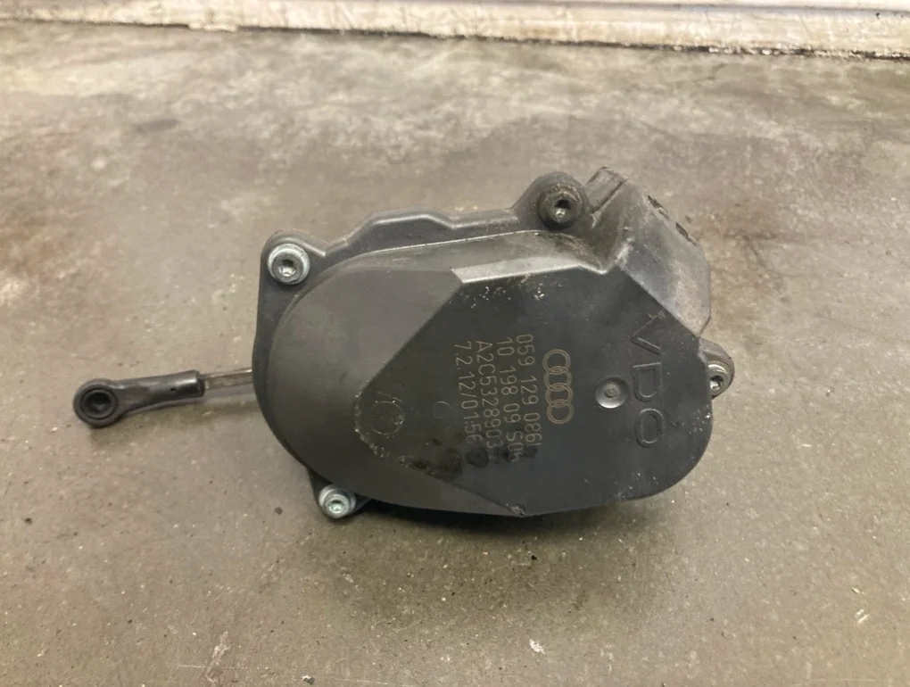 Дроссельная заслонка Audi Q7 2008 4L