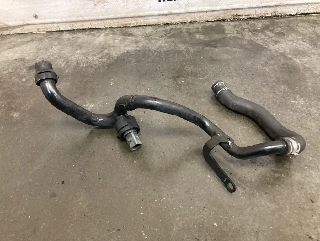 Патрубок системы охлаждения Audi Q7 2008 4L