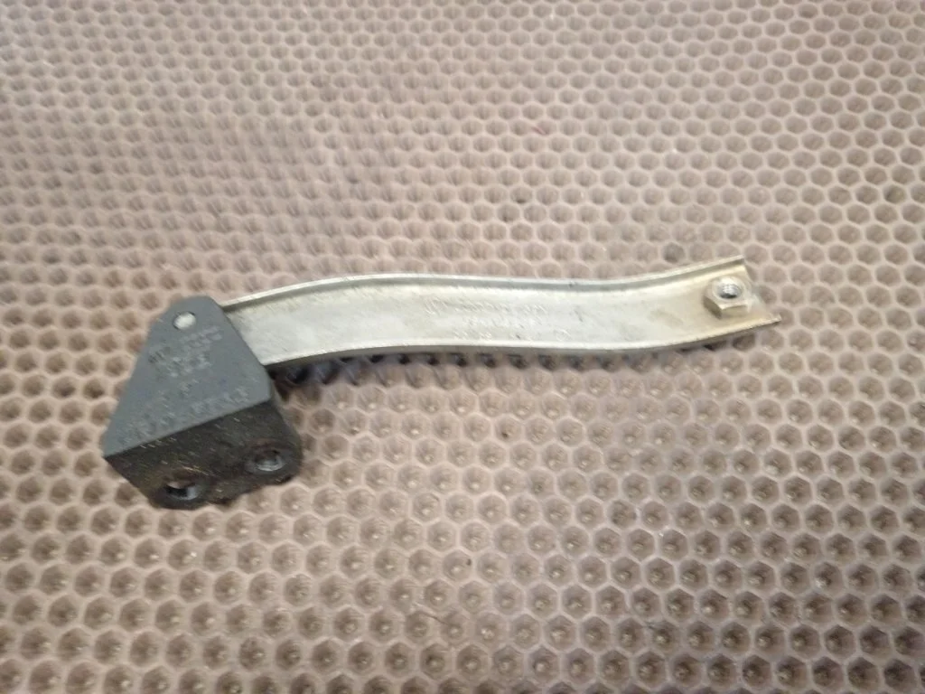 Кронштейн двигателя Audi A4 2009 B8