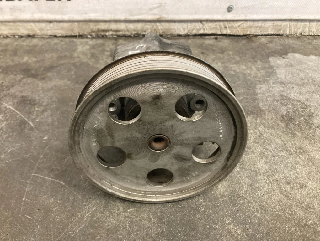 Насос гидроусилителя руля Audi A4 2010 B8