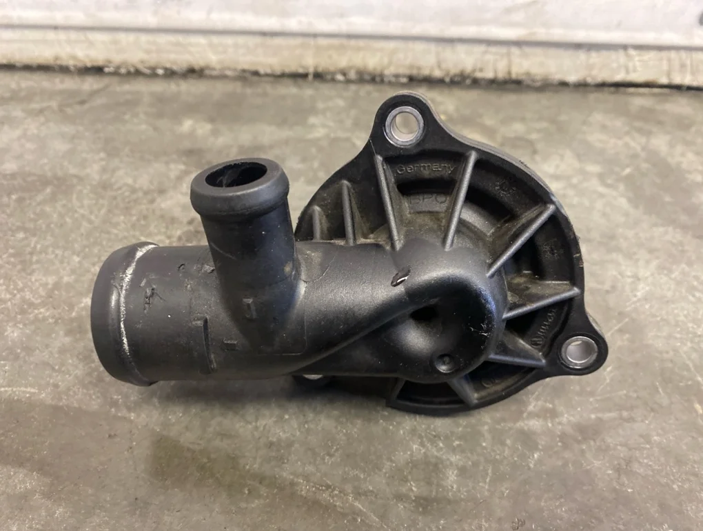 Корпус термостата Audi Q7 2009 4L