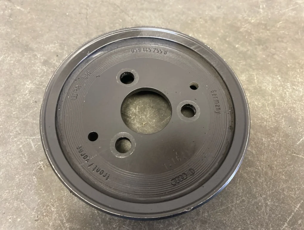 Шкив насоса гур Audi Q7 2009 4L