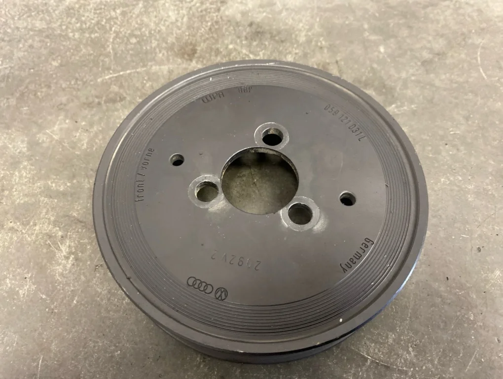Шкив помпы Audi Q7 2009 4L