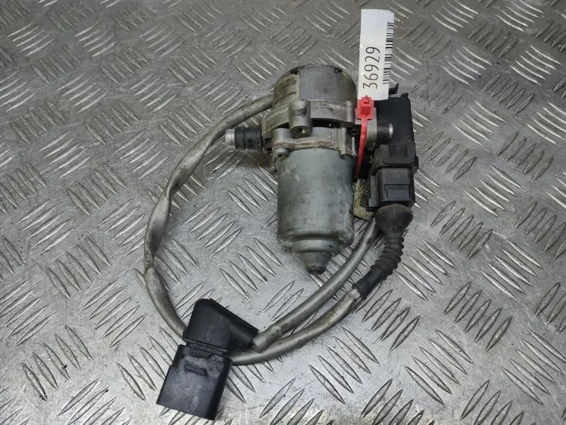 Электро вакуумный насос тормозной системы Volkswagen Passat CC