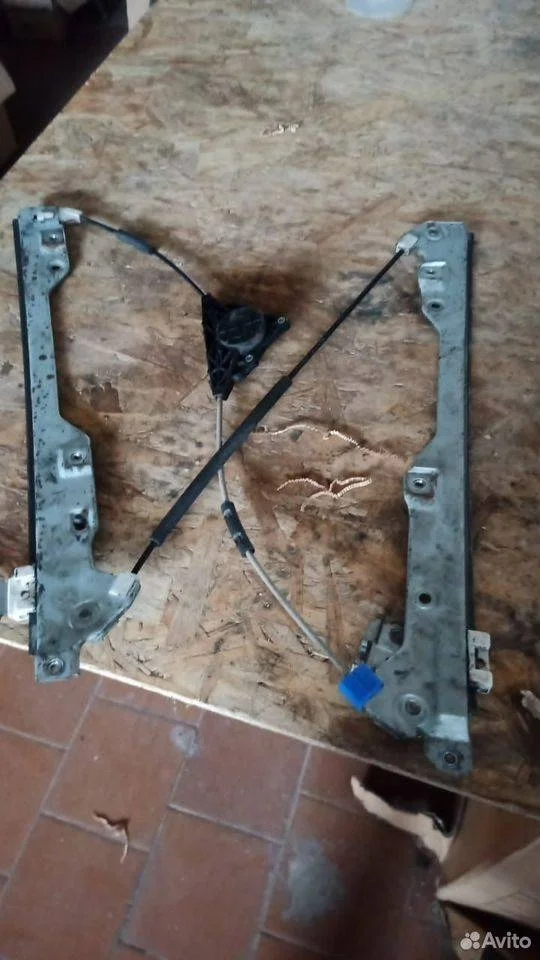 Стеклоподъемник электр. передний левый Nissan X-Trail II (2007—2011)