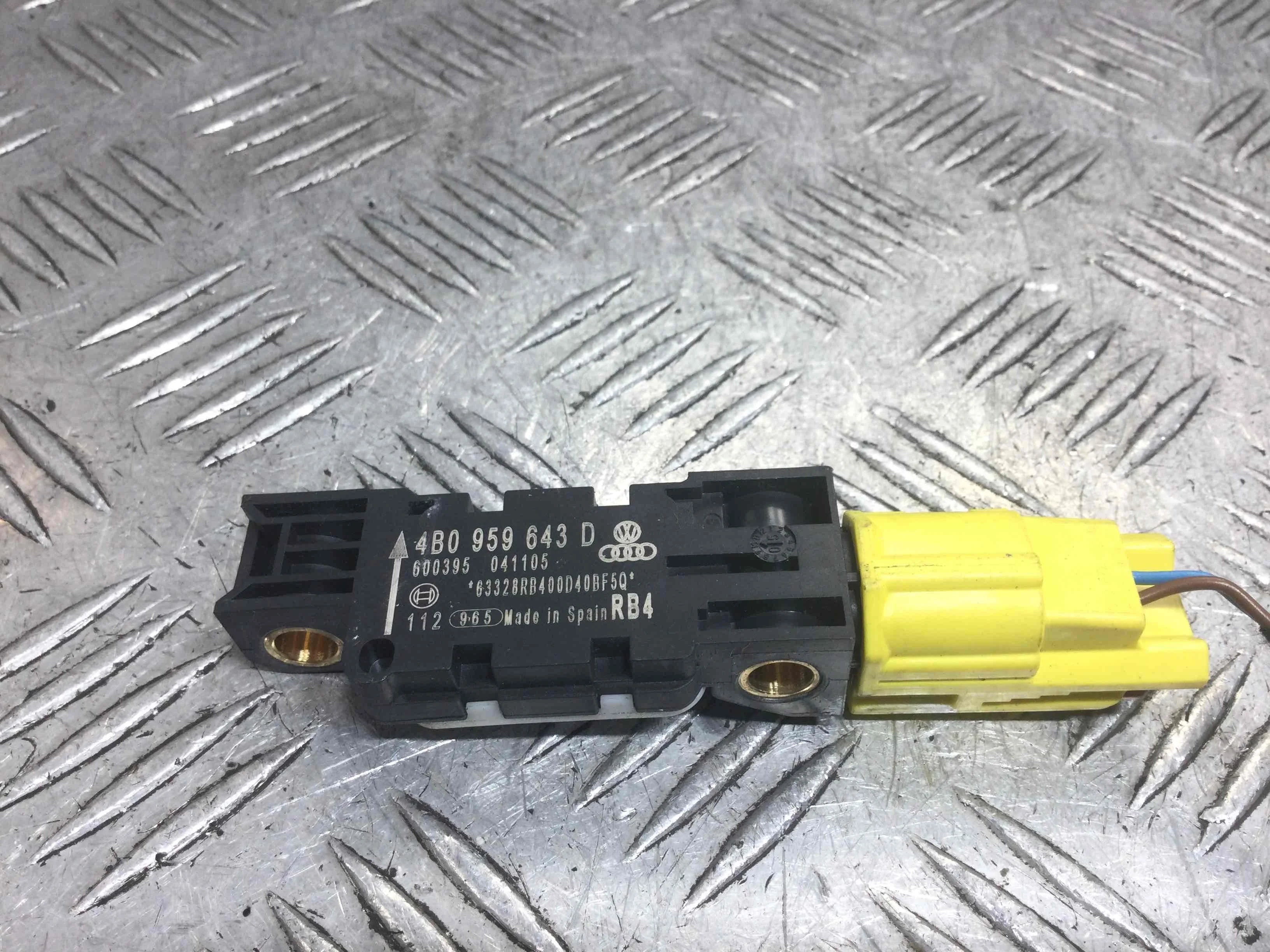 Датчик удара Audi A8 A8 D3 (4E2) 2002 - 2010 дизель 4.2 TDI Автомат Седан