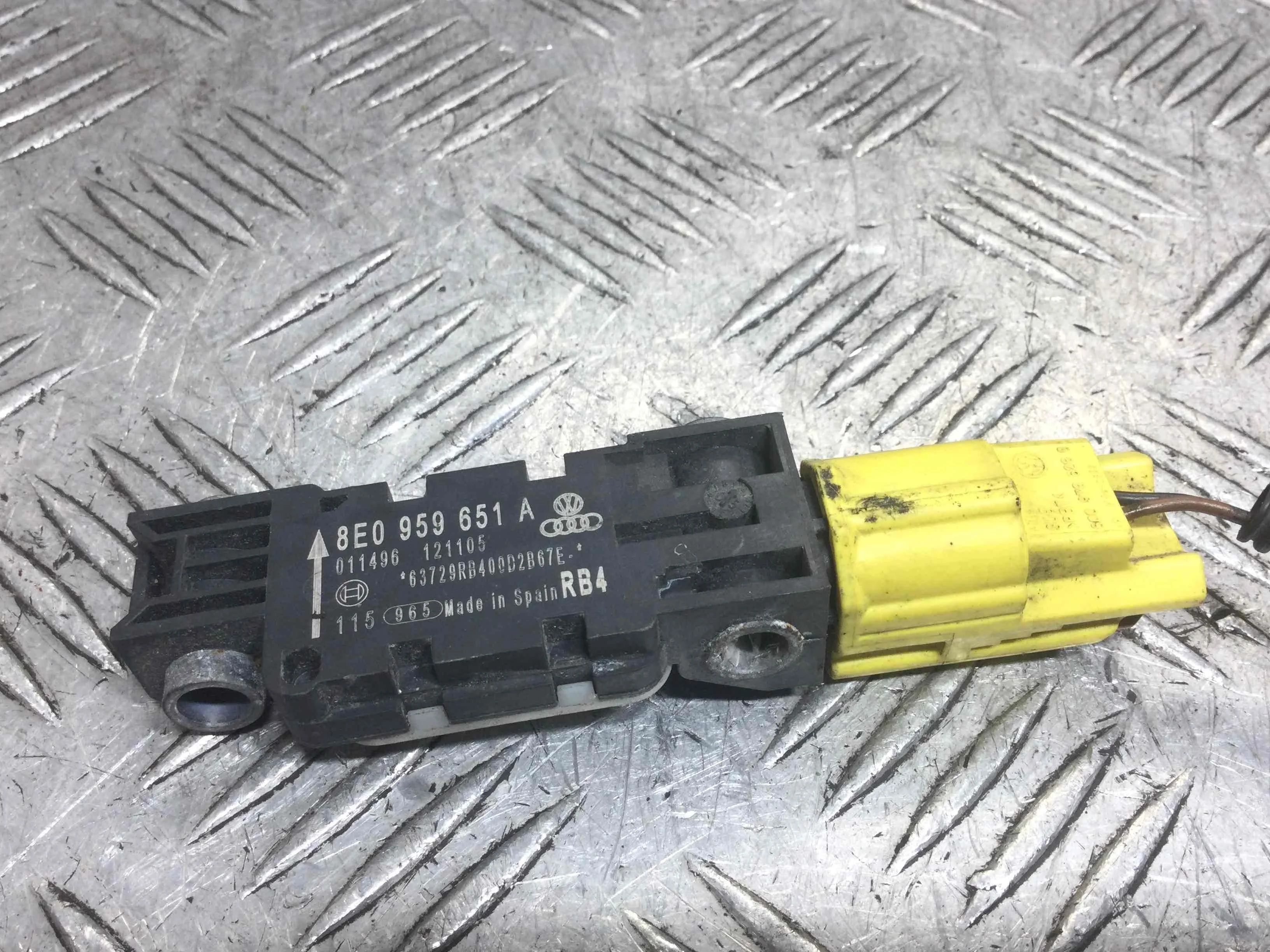 Датчик удара Audi A8 A8 D3 (4E2) 2002 - 2010 дизель 4.2 TDI Автомат Седан