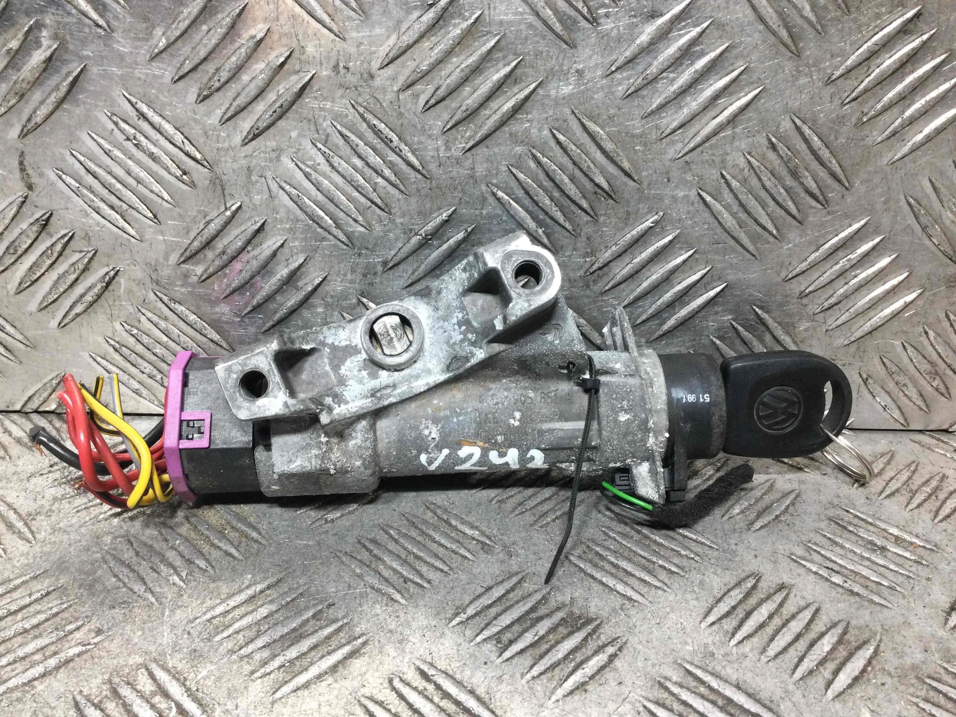 Замок зажигания Volkswagen Passat B5 (1996-2000) бензин 1.8 i Механика Седан