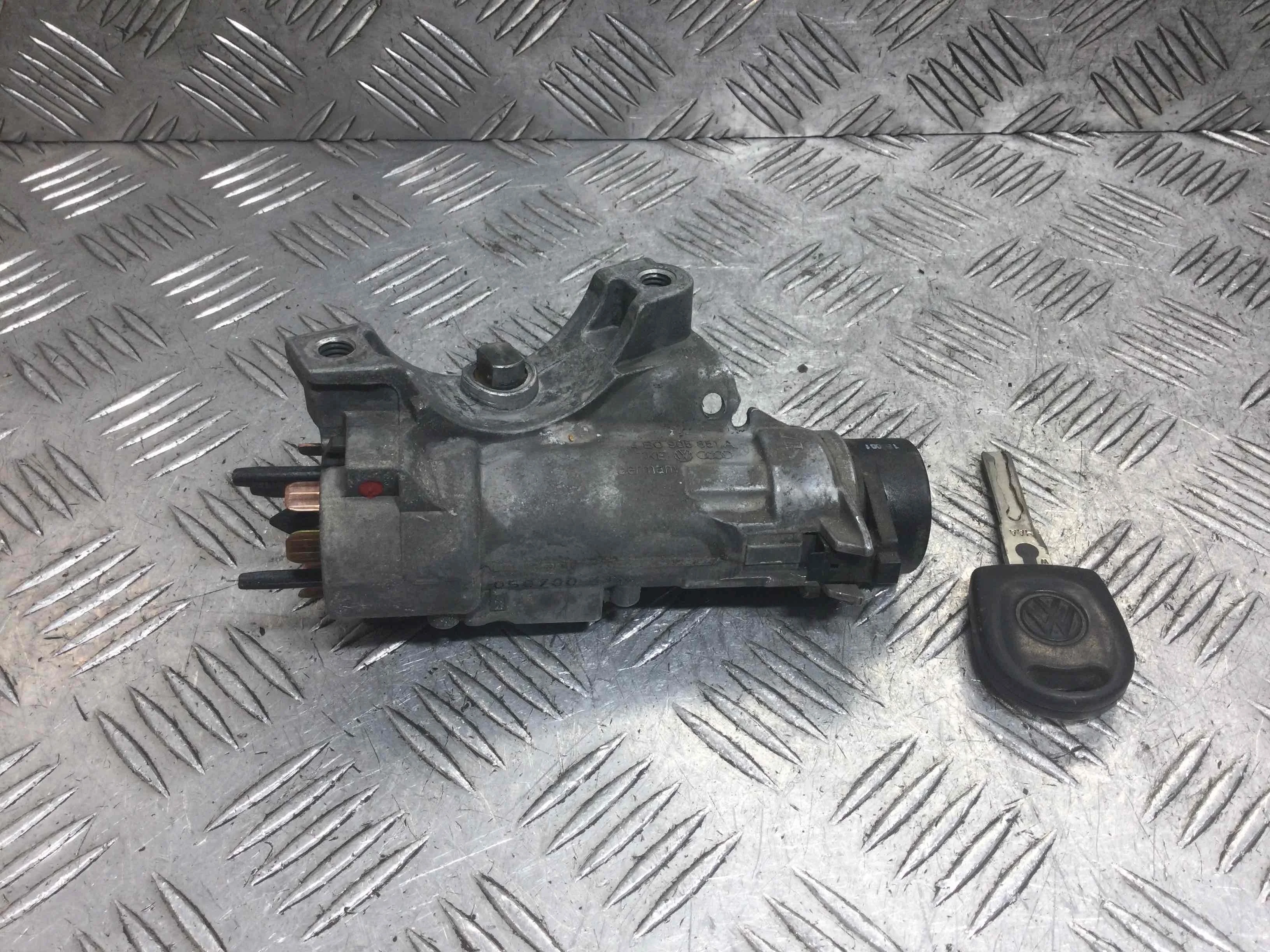 Замок зажигания Volkswagen Passat B5 (1996-2000) бензин 1.8 i Механика Универсал