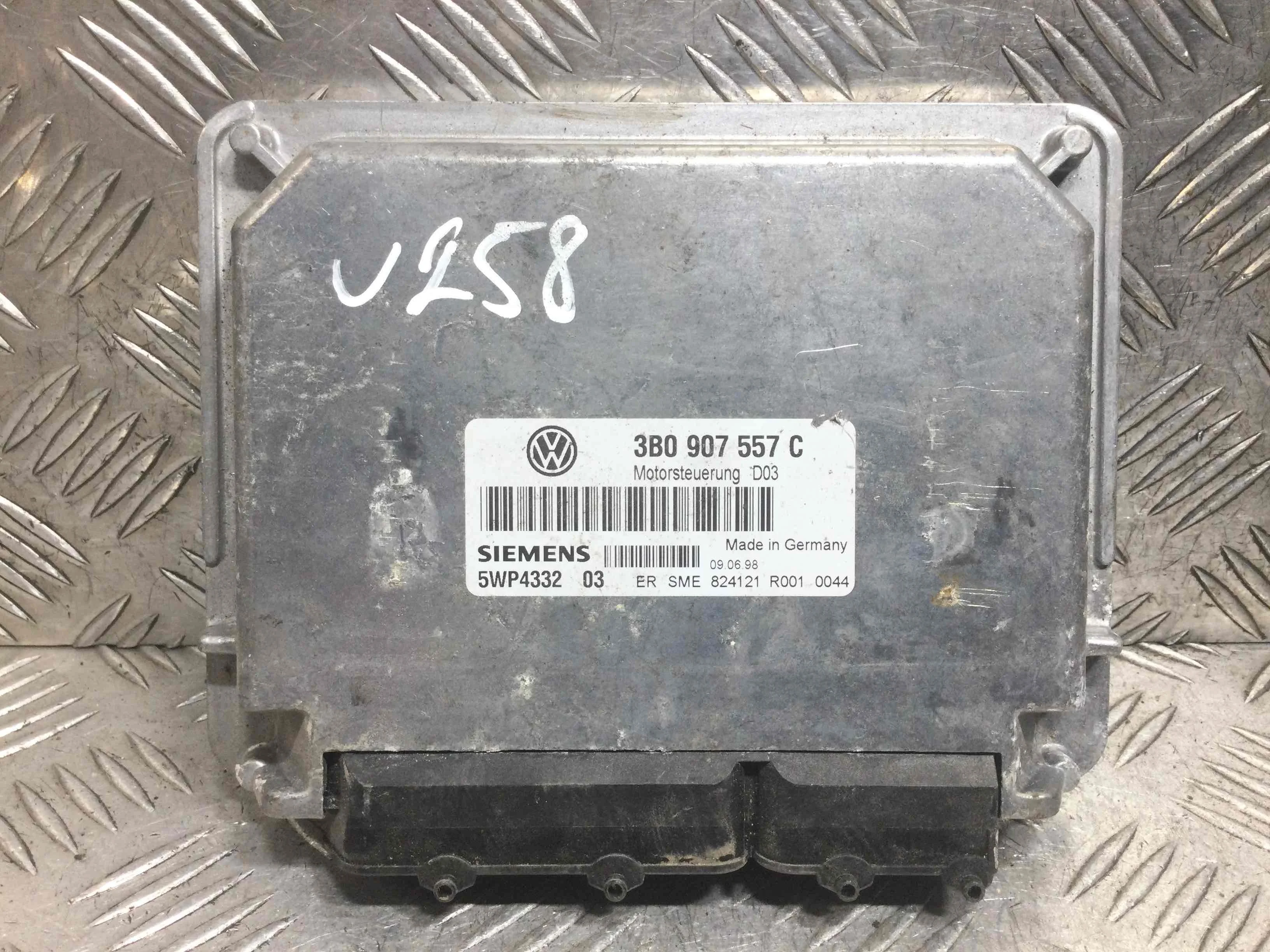 Блок управления двигателем Volkswagen Passat B5 (1996-2000) бензин 1.6 i Механика Универсал