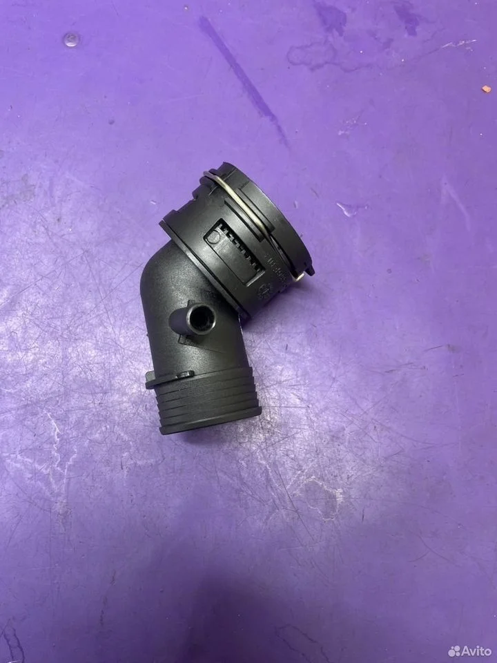 Патрубок системы охлаждения touareg 4.2 axq