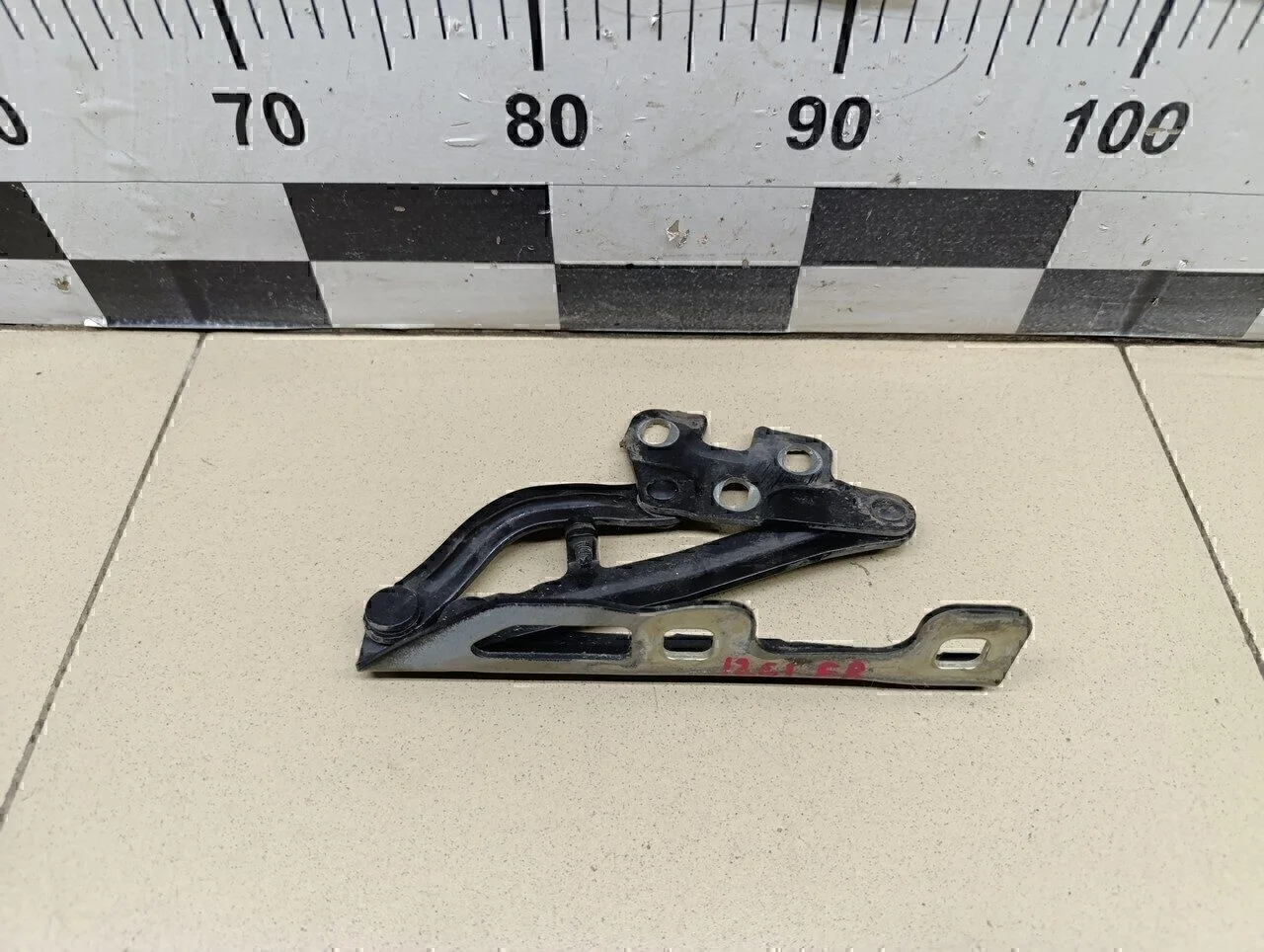 Петля капота правая Corsa D 2006-2015