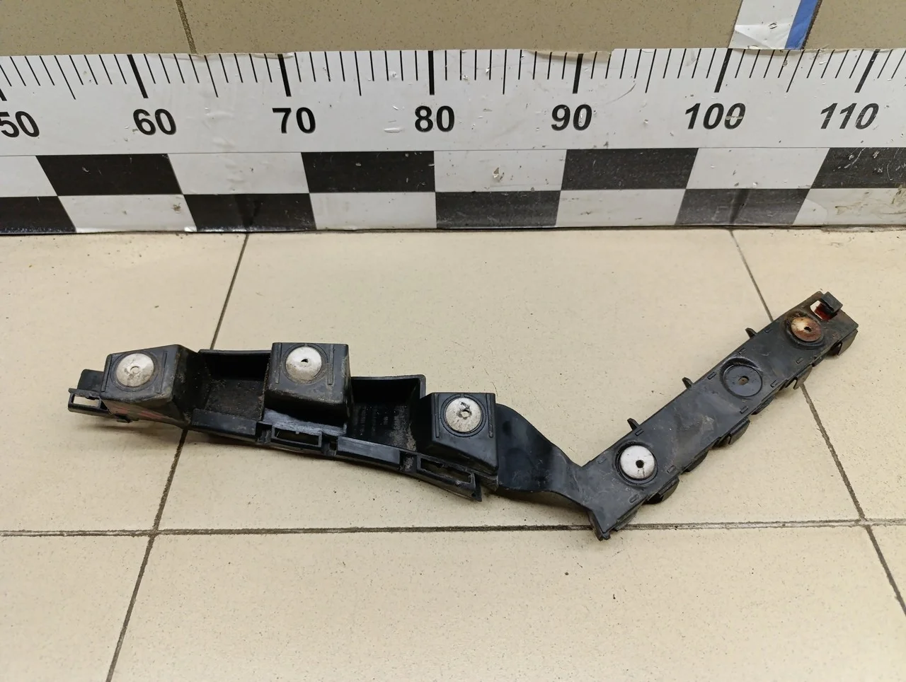 Направляющая заднего бампера правая Corsa D 2006-2015