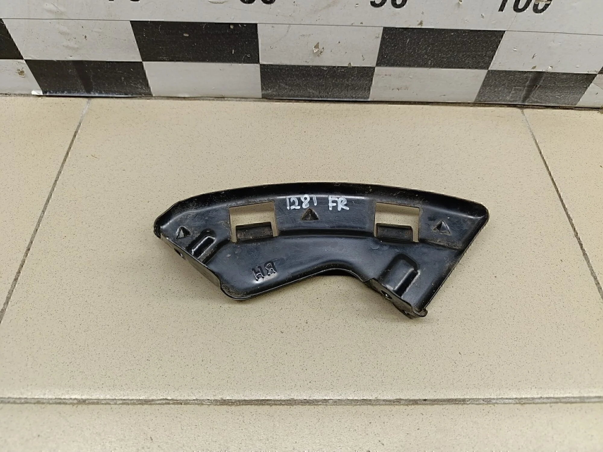 Кронштейн переднего бампера правый ix35/Tucson 2010-2015