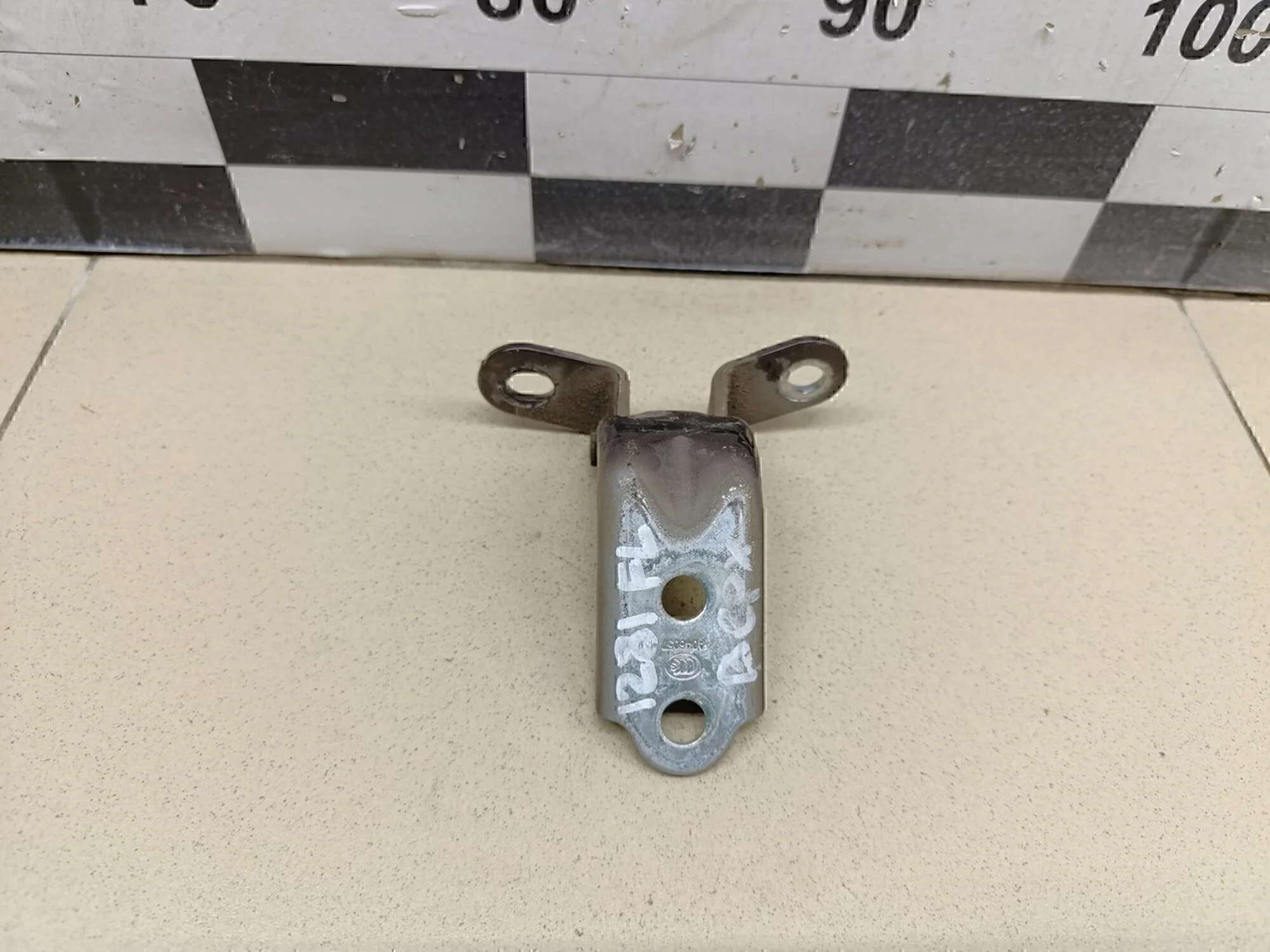 Петля двери Ceed 2007- 2012