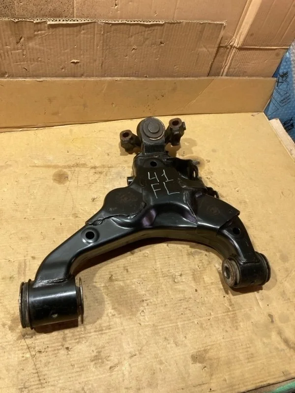 Рычаг передний нижний левый Toyota Land Cruiser 2017 4806960030 URJ202 1VD-FTV 4.5