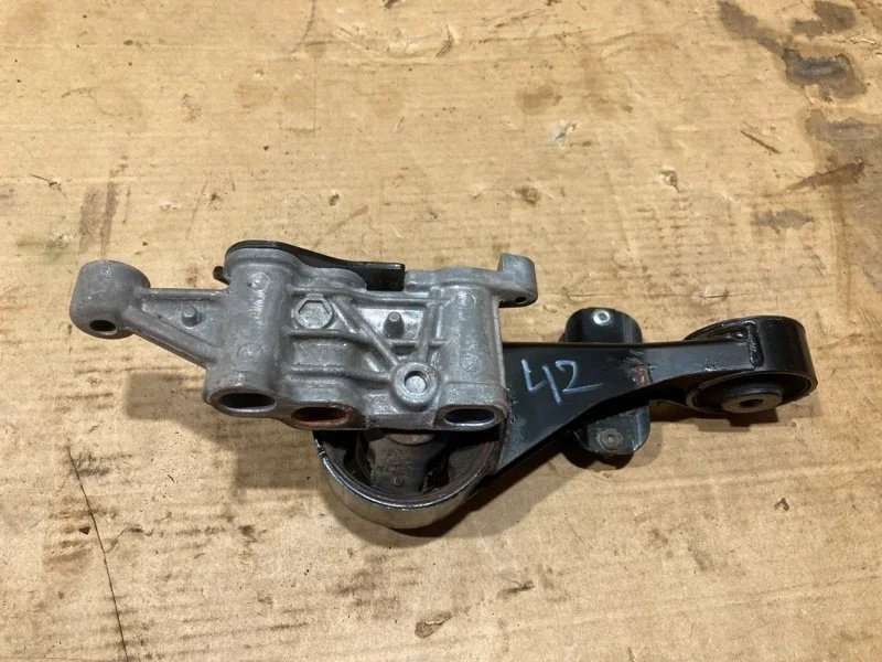 Подушка двигателя Toyota Camry 2017 1236336040 СЕДАН 2AR-FE