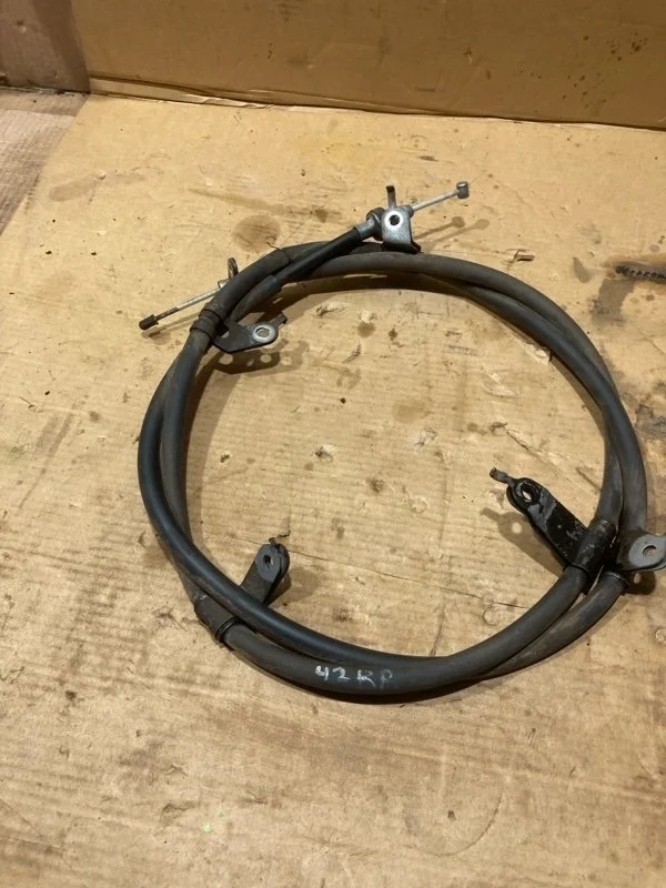 Трос стояночного тормоза правый Toyota Land Cruiser 2017 4642060090 URJ202 1VD-FTV 4.5