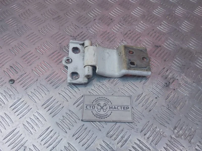 Петля задней двери нижняя левая Peugeot Boxer 8717A8