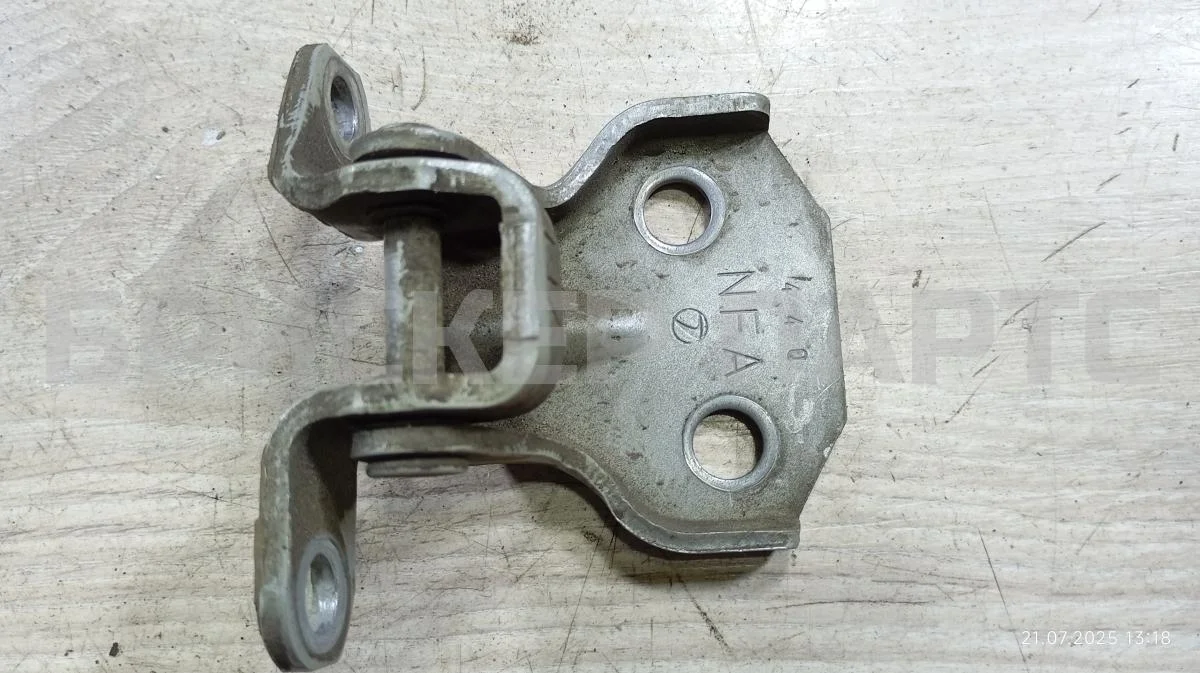 Петля двери пер правой Субару Импреза 2  (GG,GD /G11)