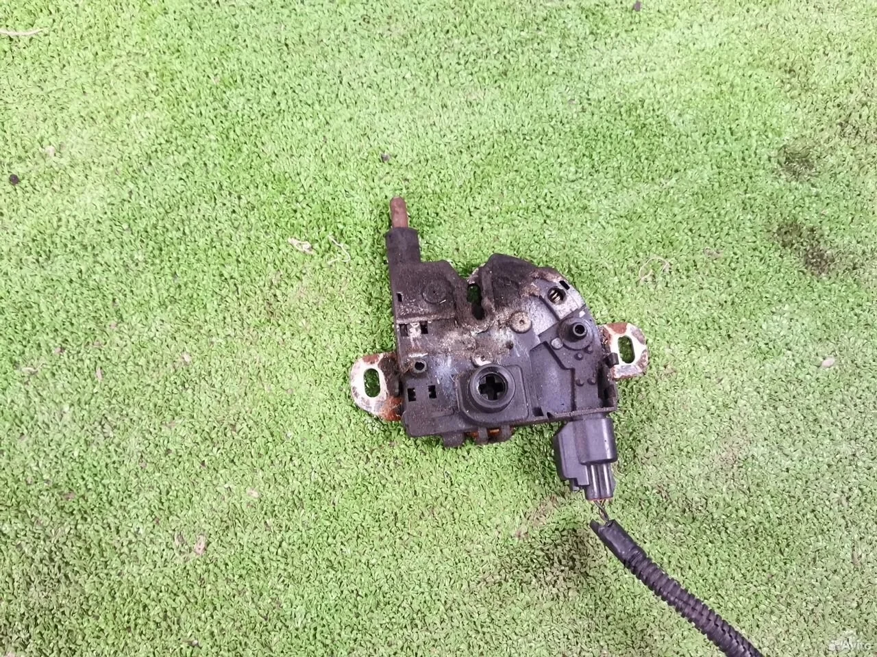 Замок капота ford focus 2