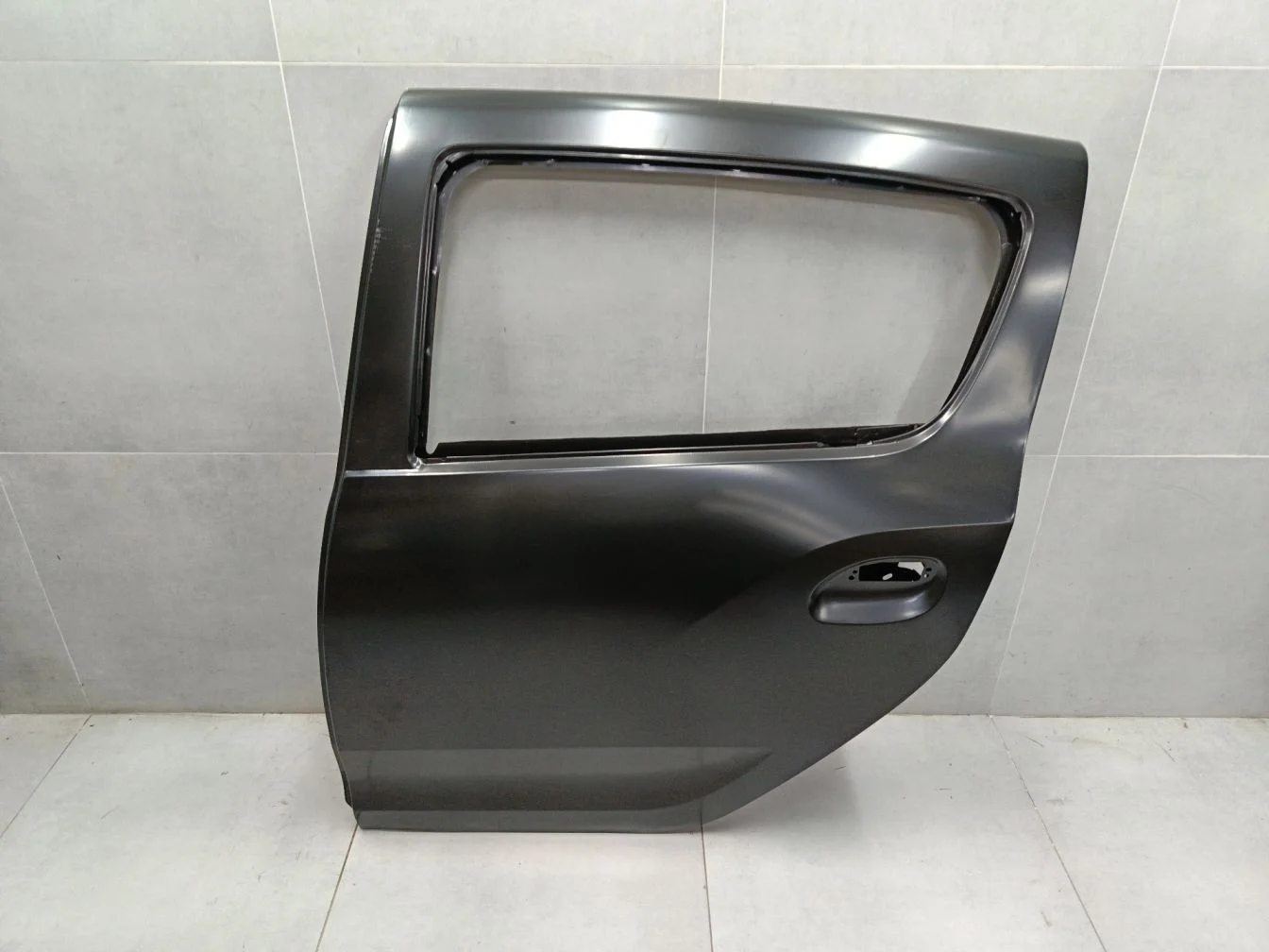Дверь левая задняя для Renault Sandero 2014-