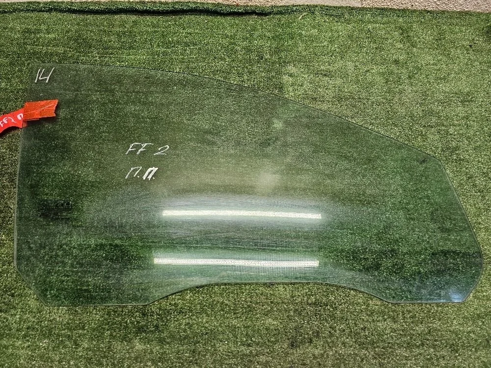 Стекло передней правой двери Ford Focus 2