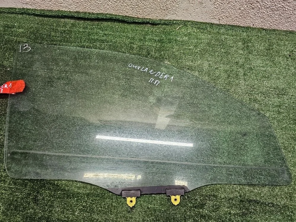 Стекло двери передней правой Mitsubishi Outlander