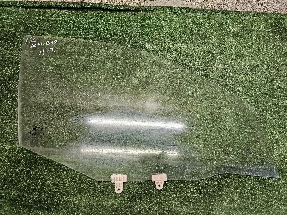 Стекло двери передней правой на Nissan Almera B10