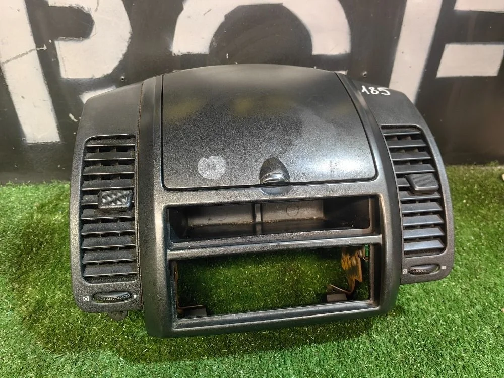 Рамка магнитолы Nissan Note E11