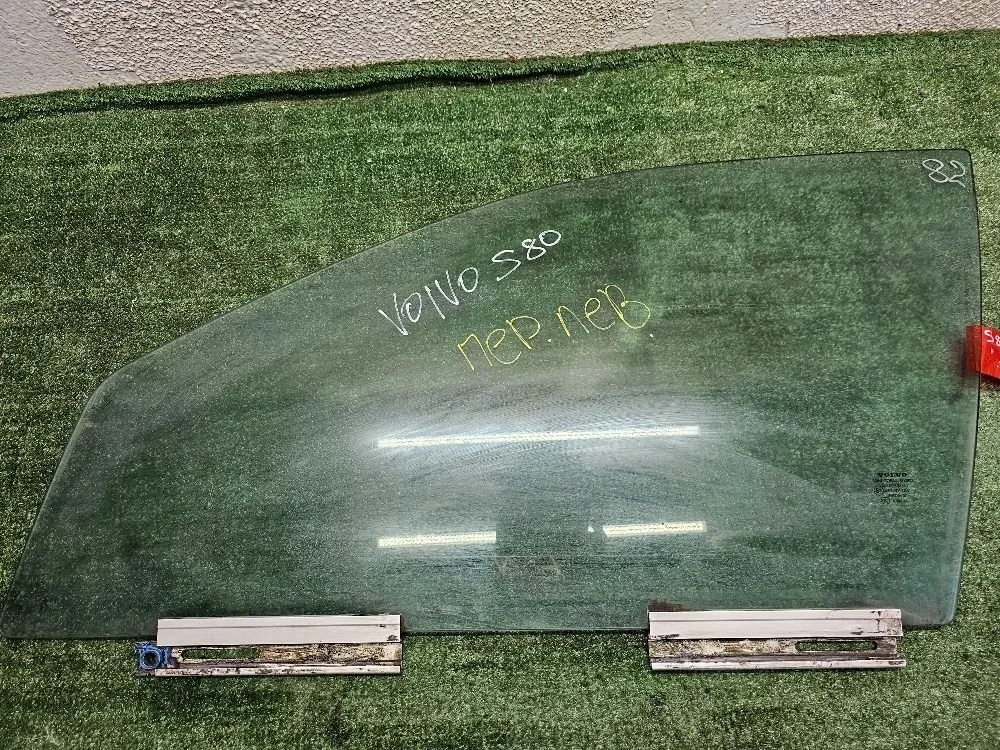 Стекло двери передней левой Volvo S80