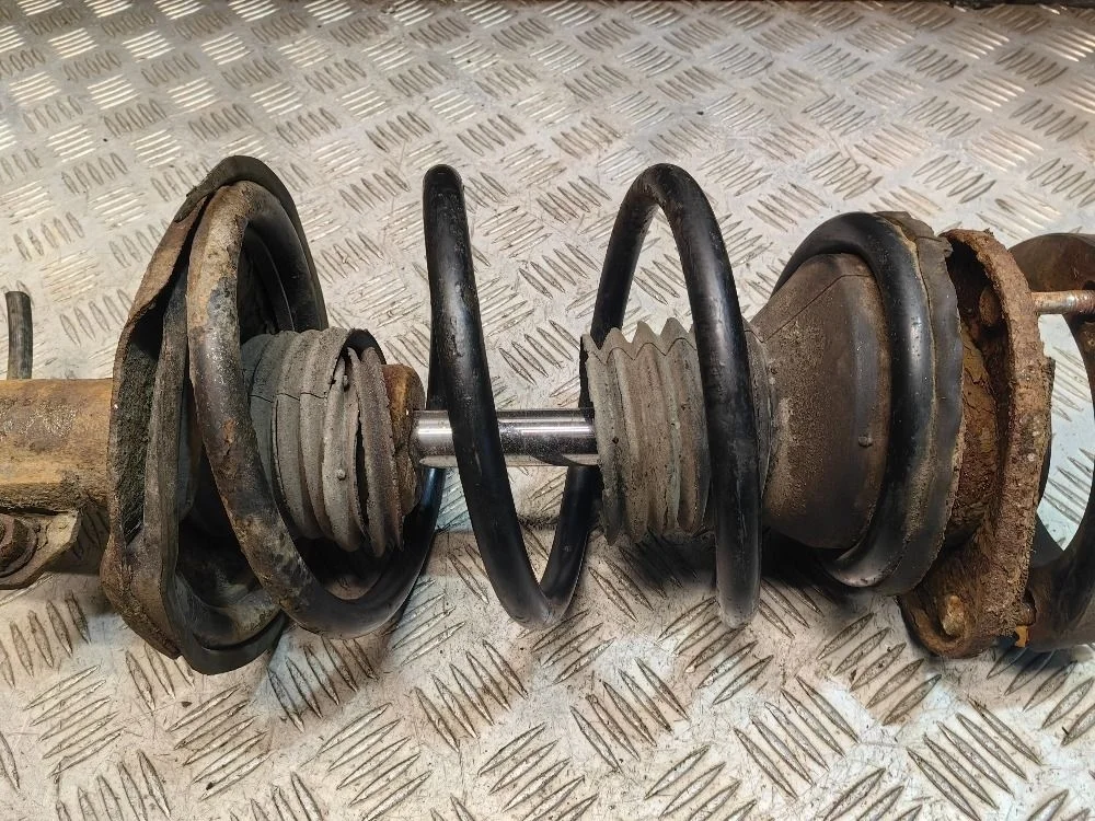 Пружина передняя Toyota Avensis T250