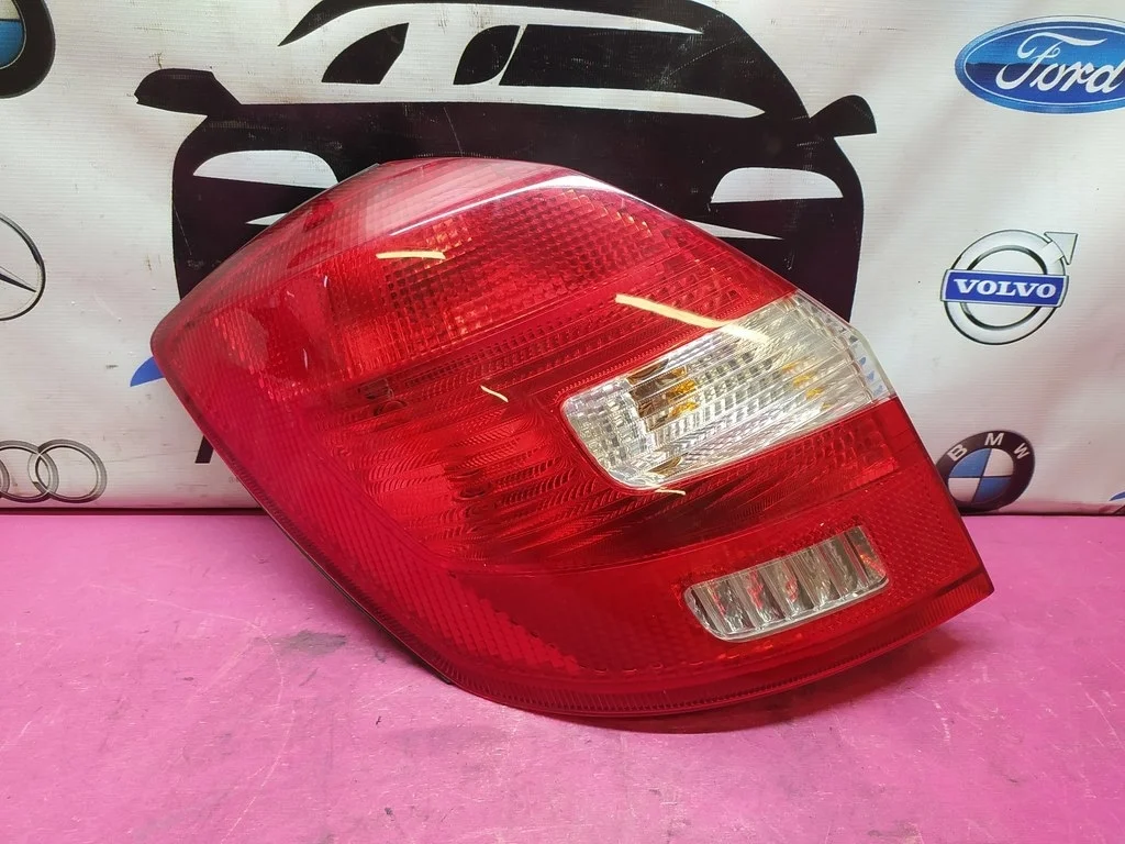 Фонарь левый Skoda Fabia 2 2007-2015 5J6945095A