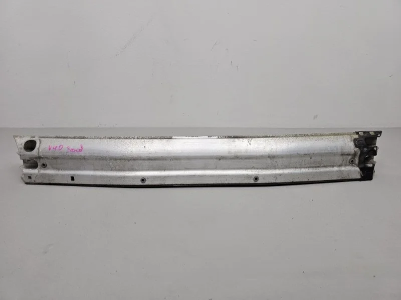 Усилитель бампера Toyota Camry V40