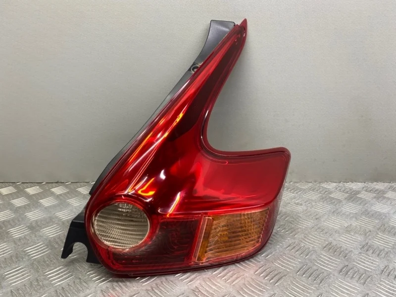 Фонарь Nissan Juke F15