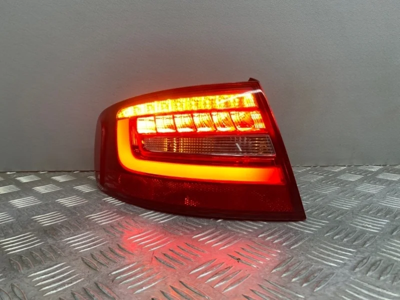 Фонарь Audi A4 B8