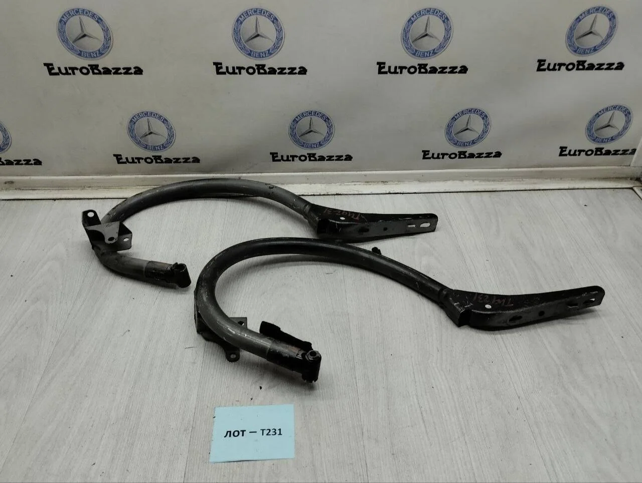 Петля крышки багажника Mercedes W211
