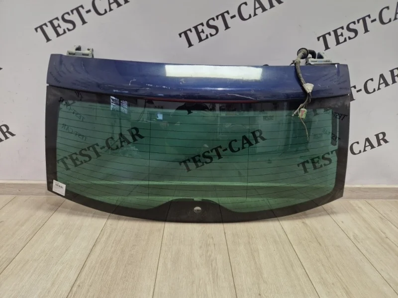 Стекло в крышку багажника VW Touareg 2003-2010 7L