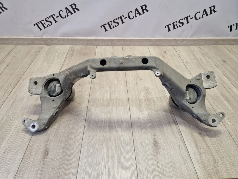 Кронштейн опоры двигателя VW Touareg 2003-2010 7L