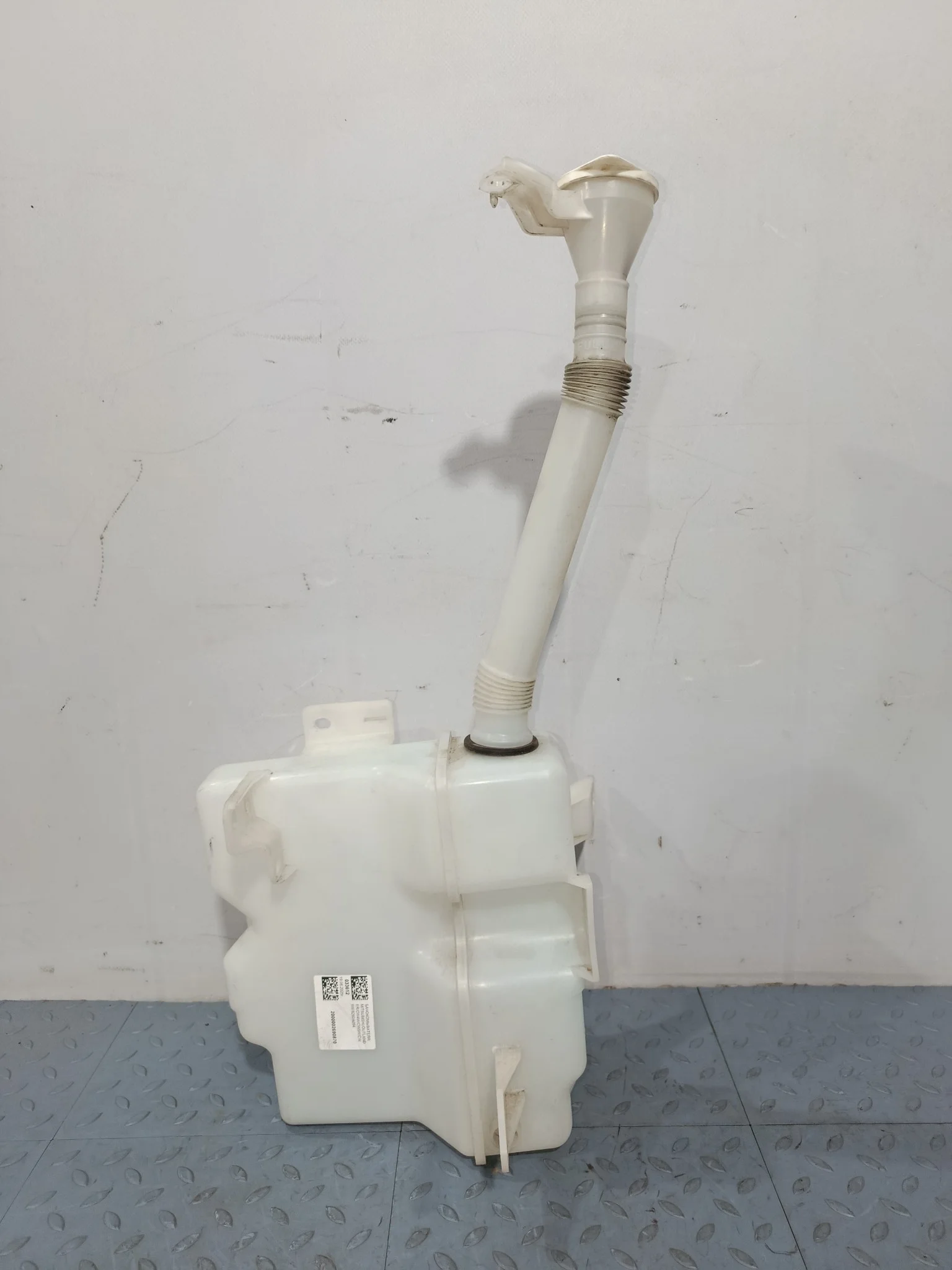 БАЧОК ОМЫВАТЕЛЯ MITSUBISHI 8260A094