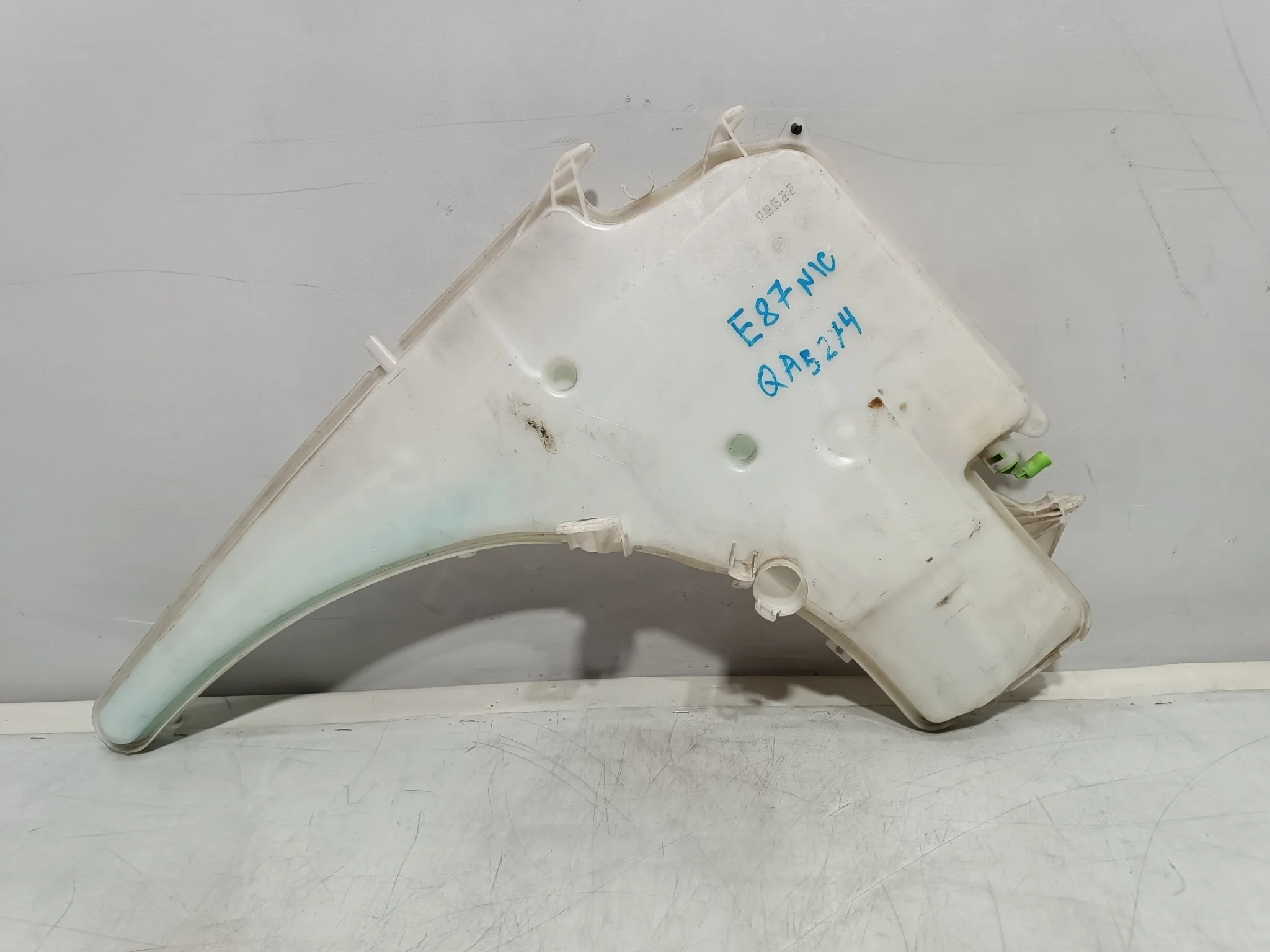 БАЧОК ОМЫВАТЕЛЯ BMW 61677238667