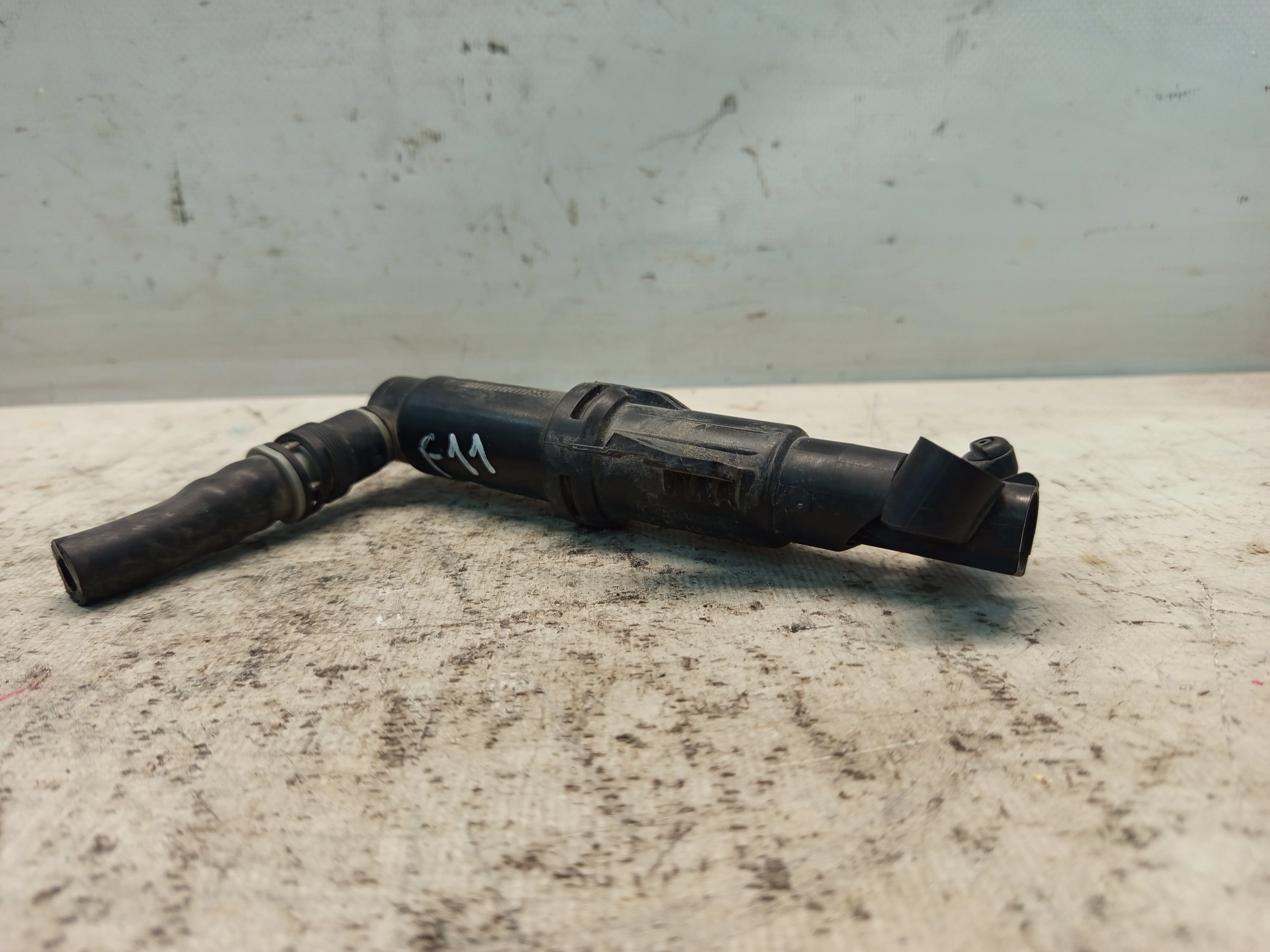 ФОРСУНКА ОМЫВАТЕЛЯ ФАР BMW ПРАВО 61677377668