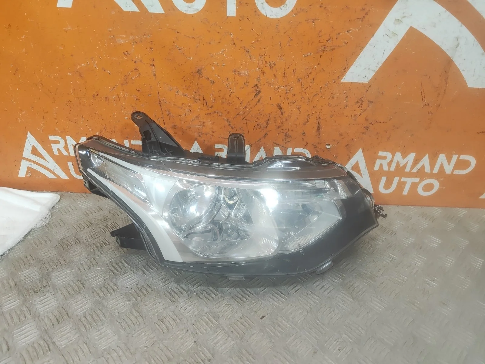 Фара Mitsubishi Outlander 2012-2015 3